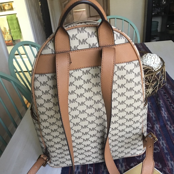 Michael Kors Medium sized MK backpack - Picture 7 of 8